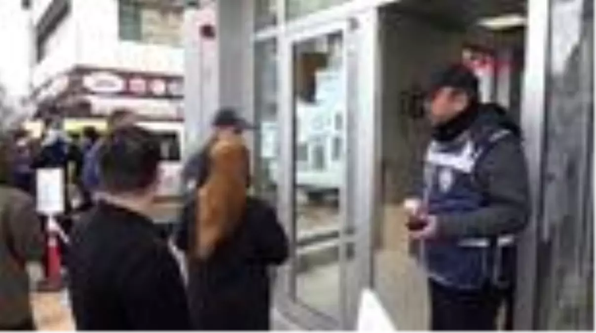 Düzce'de bin liralık yardım evlere gidilerek teslim edildi