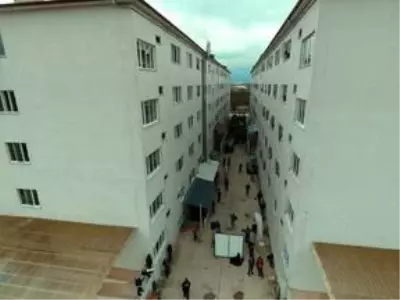 Düzce'de karantinada tutulanlara konser verildi Düzce'de karantinada tutulanlara konser verildi