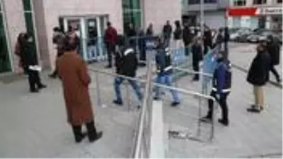 Erzurum’da koronavirüs nedeniyle 3 veya daha fazla kişinin yan yana dolaşması yasaklandı