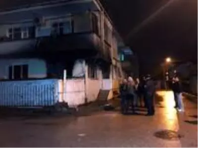 Evinin alt katında yangın çıktı, karantinada tutulan vatandaş polis eşliğinde olay yerine getirildi