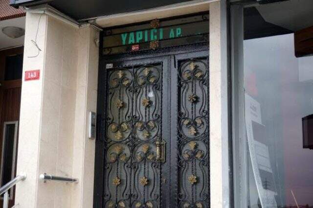 İBB, koronavirüsten ölen kişinin cenazesine görevli göndermedi, naaş vatandaşlar tarafından evden çıkarıldı