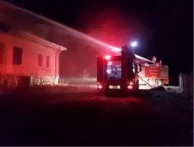 Kartal'ın eski Belediye Başkanı Öz'ün malikanesinde yangın çıktı Kartal'ın eski Belediye Başkanı Öz'ün malikanesinde yangın çıktı