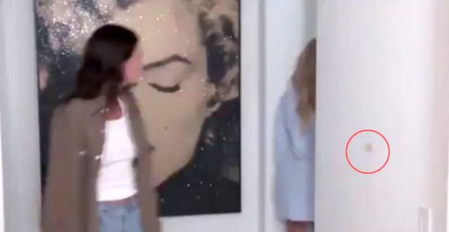Kim Kardashian'ın kardeşinden yediği sert tokat sonrası yüzündeki makyaj duvara sıçradı
