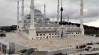 Korona virüs tedbirleri sebebiyle Çamlıca Camii bu Cuma namazında da boş kaldı