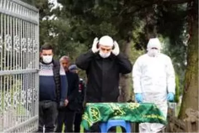 Küçük bebek korona virüsten ölen annesine mezarda kavuştu