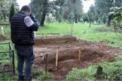 Küçük bebek korona virüsten ölen annesine mezarda kavuştu