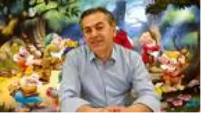 Milli eğitim müdürü, çocuklar için masal anlatmaya başladı