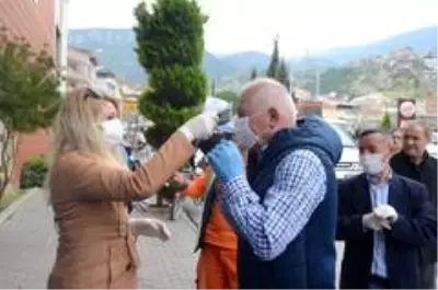 Pazaryerinde korona virüse karşı dezenfekte tüneli
