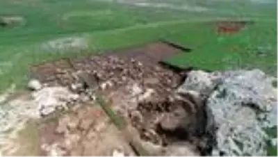 ŞANLIURFA Karahantepe'yi 23 yıldır gönüllü koruyorlar ŞANLIURFA Karahantepe'yi 23 yıldır gönüllü koruyorlar