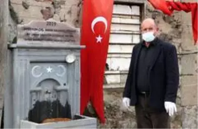 Şehit oğlunun mezarını ziyaret etmek için her gün 30 kilometre yol gidiyor