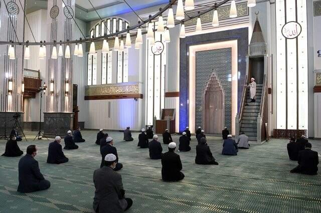 Son Dakika: Diyanet: Her hafta bir camide temsilen cuma namazı kılınacak Son Dakika: Diyanet: Her hafta bir camide temsilen cuma namazı kılınacak