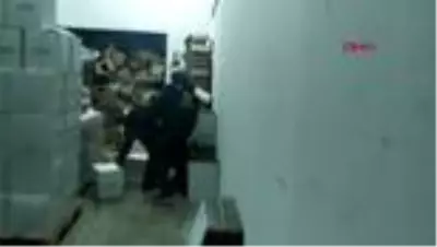 SULTANBEYLİ'DE SAHTE İÇKİ ÜRETENLERE OPERASYON KAMERADA SULTANBEYLİ'DE SAHTE İÇKİ ÜRETENLERE OPERASYON KAMERADA