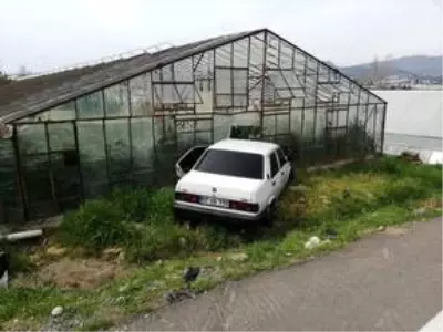 Antalya'da otomobille polislerden kaçan 19 yaşındaki genç kaza yaptı Antalya'da otomobille polislerden kaçan 19 yaşındaki genç kaza yaptı