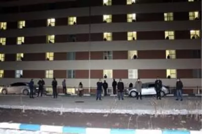 Ardahan'daki yurtlarda izole altına alınan infaz koruma memurlarına uzaktan moral verdiler Ardahan'daki yurtlarda izole altına alınan infaz koruma memurlarına uzaktan moral verdiler