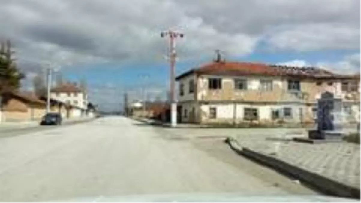 Aslanapa, 20 yaş sokağa çıkma yasağı ile birlikte evlere kapandı
