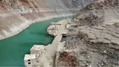 Baraj sularının çekilmesiyle ortaya çıkan tarihi köy, bölge halkını duygulandırdı Baraj sularının çekilmesiyle ortaya çıkan tarihi köy, bölge halkını duygulandırdı