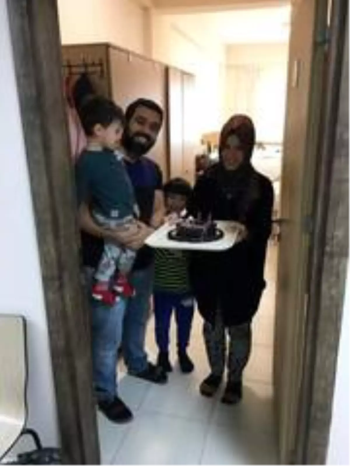 Bursa Kyk Yurdunda Karantinaya Alinan Aileye Evlilik Yil Donumu Surprizi Haberler