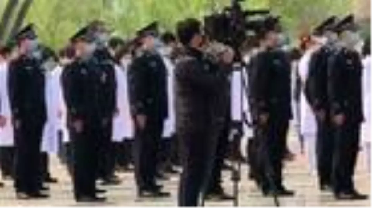 Çin'de hayatını kaybedenler için 3 dakikalık saygı duruşu