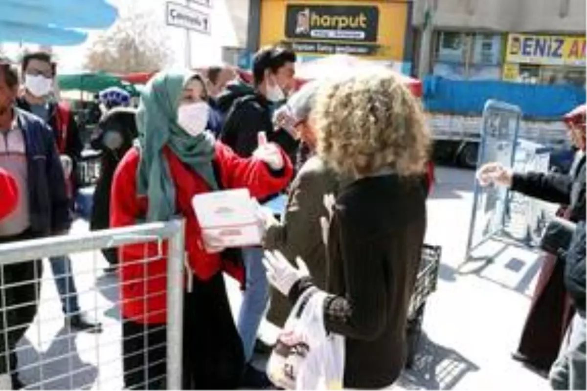 Elazığ'da pazar ve marketlere maskesiz girilmesine izin verilmedi