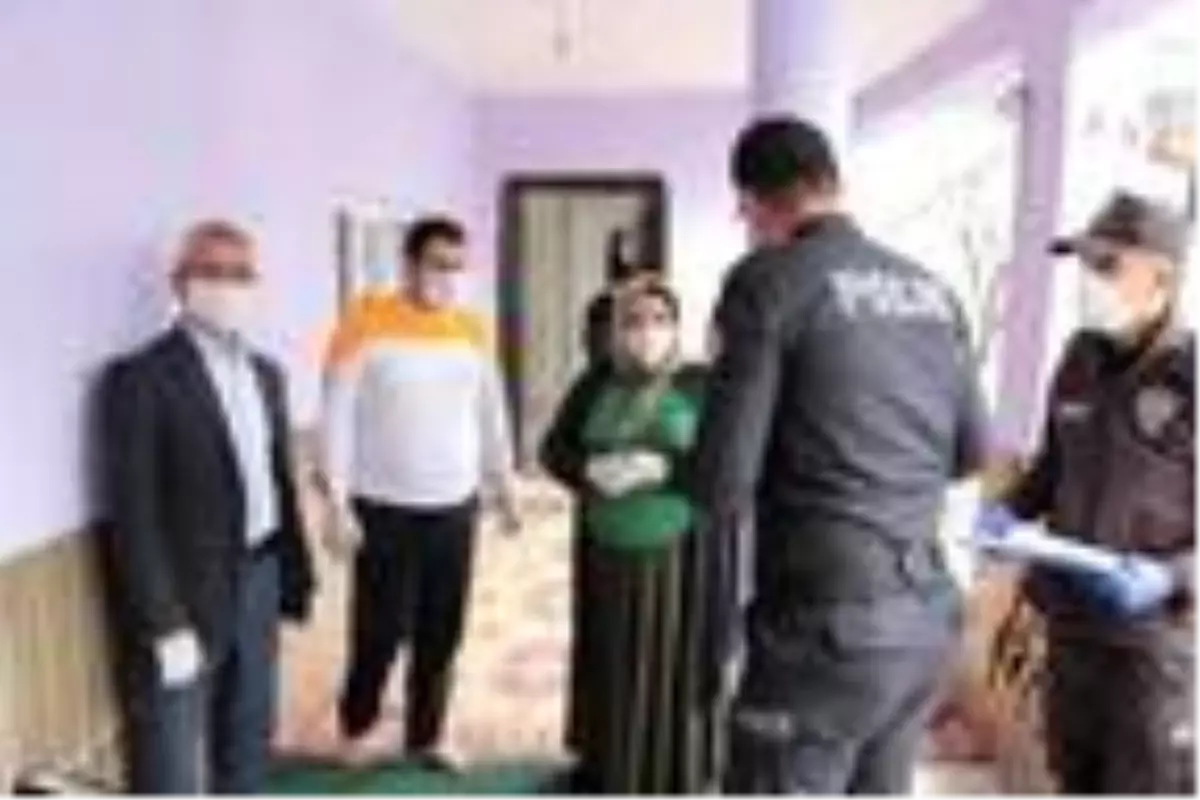 Hakkari'deki sosyal yardımlar evlerde teslim ediliyor