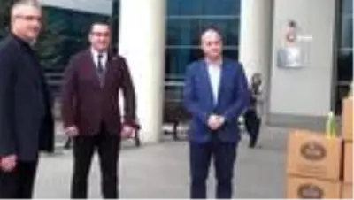İş adamlarından sağlıkçılara kolonya desteği İş adamlarından sağlıkçılara kolonya desteği