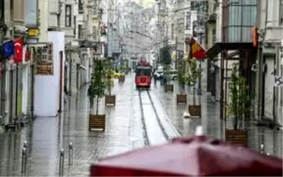 İstanbul'da sokağa çıkma oranı yüzde 75'ten yüzde 16'ya düştü İstanbul'da sokağa çıkma oranı yüzde 75'ten yüzde 16'ya düştü