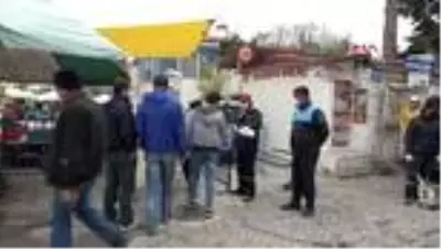 İZMİR Çeşme'nin sosyete pazarında önlemlere uyuldu