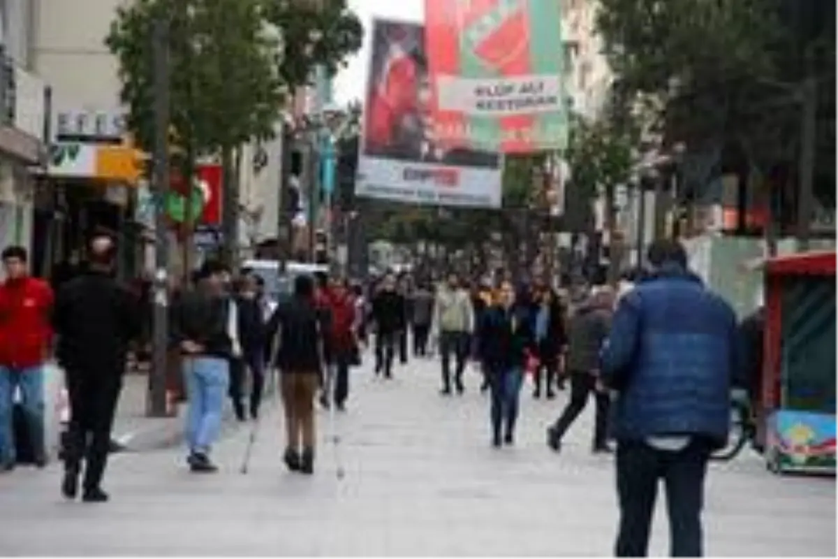 Karşıyaka Çarşısı salgına rağmen yine boş kalmadı