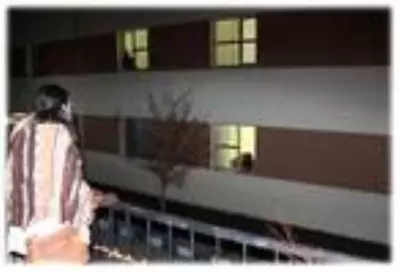 Korona virüs nedeniyle yurtlarda kalan cezaevi personeline alkışlı destek Korona virüs nedeniyle yurtlarda kalan cezaevi personeline alkışlı destek