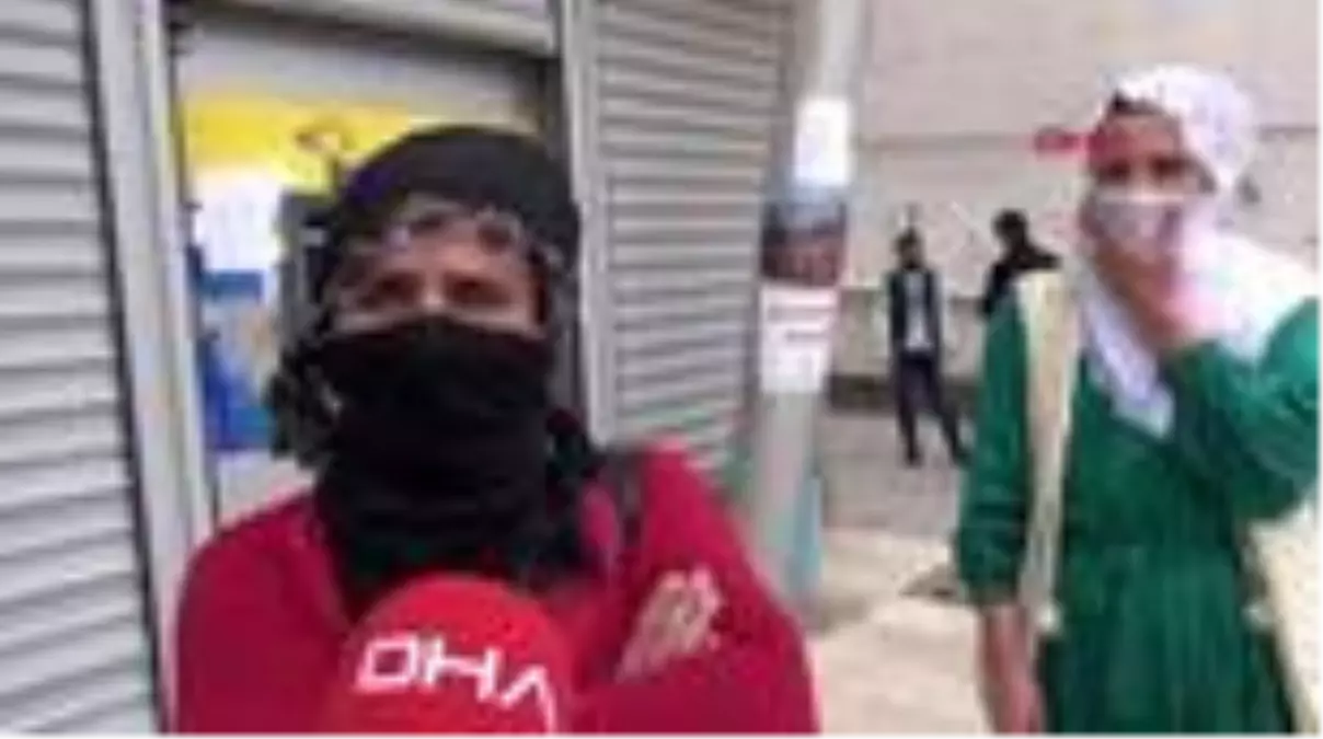 MARDİN Derik'te, yağmura rağmen kapı kapı dolaşıp, yardımları ulaştırdılar