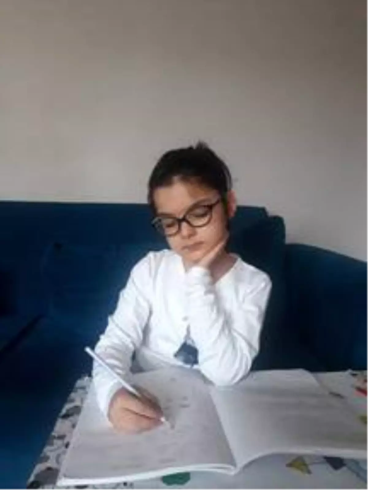 Okuluna duyduğu özlemi şiirle anlattı