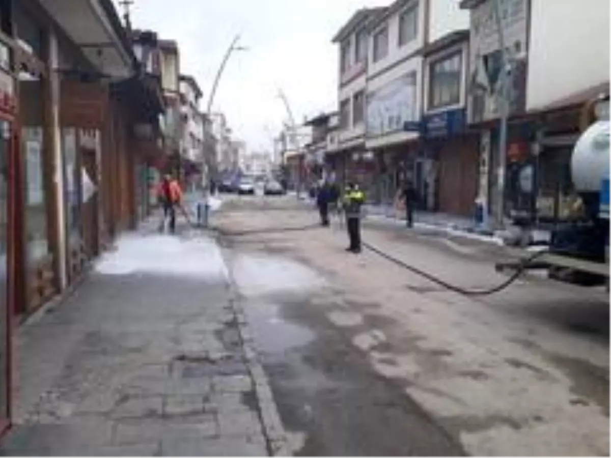 Pasinler'de cadde ve sokaklar dezenfekte edildi