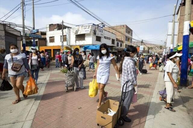 Peru'da kadınlar farklı erkekler farklı günlerde dışarı çıkabilecek