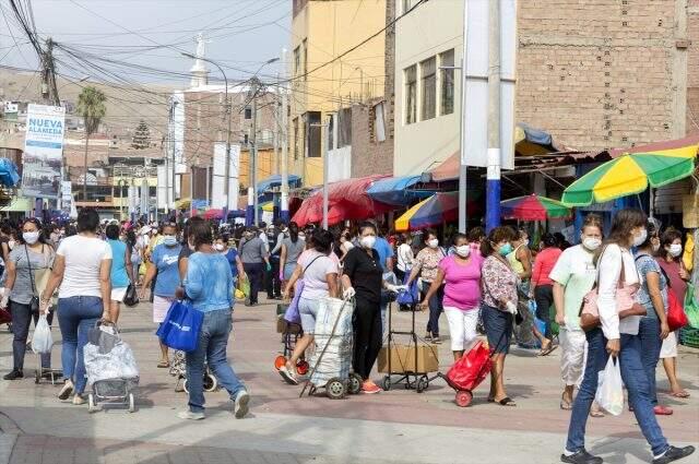 Peru'da kadınlar farklı erkekler farklı günlerde dışarı çıkabilecek