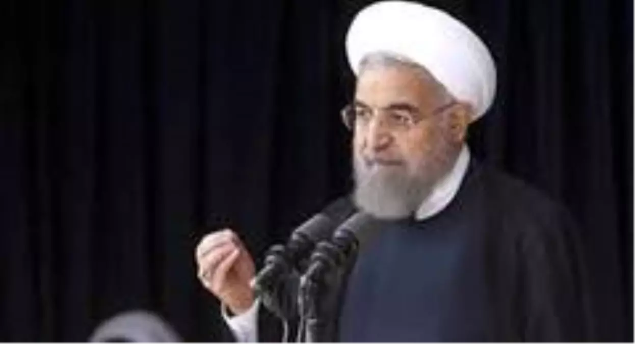 Ruhani: 'Bilinçli sosyal mesafe uygulamasına geçeceğiz'