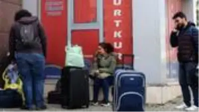 Son dakika: Yurt dışından gelenlerin 14 günlük karantina süreçlerini geçirdikleri yurtlarda halen 15 bin 756 vatandaş bulunuyor.