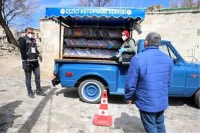 Ürgüp Belediyesinden klasik araçla 'gezici kütüphane' hizmeti Ürgüp Belediyesinden klasik araçla 'gezici kütüphane' hizmeti