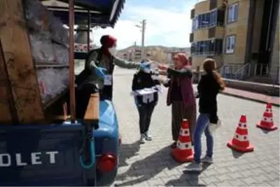 Ürgüp Belediyesinden klasik araçla 'gezici kütüphane' hizmeti Ürgüp Belediyesinden klasik araçla 'gezici kütüphane' hizmeti