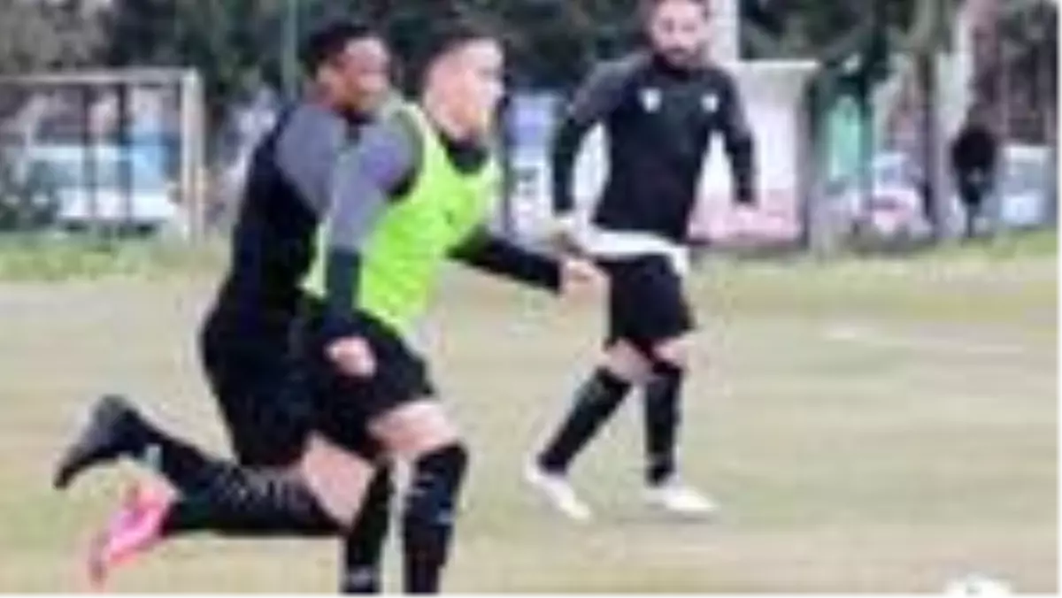 Altay'da Hakan Demirci kulübeden çıkamadı