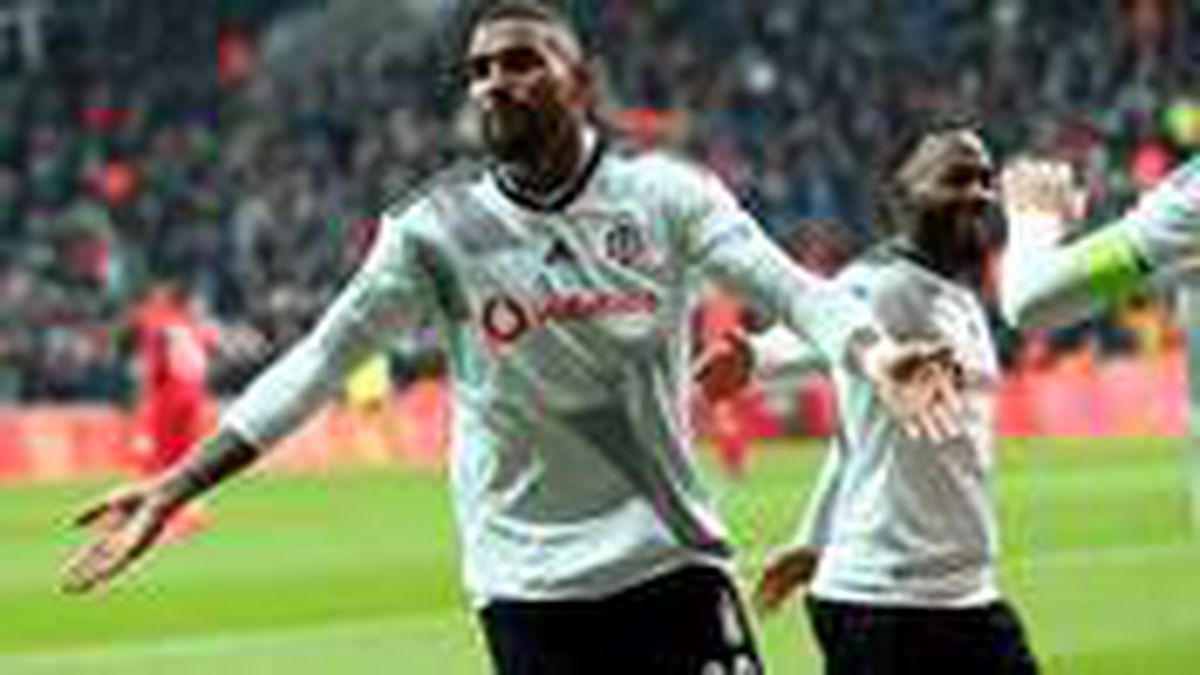 Beşiktaş'ta Boateng ve Lens ülkelerine gidiyor