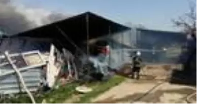 Burdur'da samanlık yangını; 1000 balya saman, traktör ve kamyonet yandı