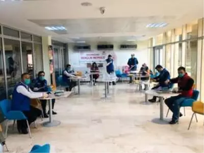 Eskişehir'de gençlik merkezleri sağlık çalışanları için maske üretiyor Eskişehir'de gençlik merkezleri sağlık çalışanları için maske üretiyor