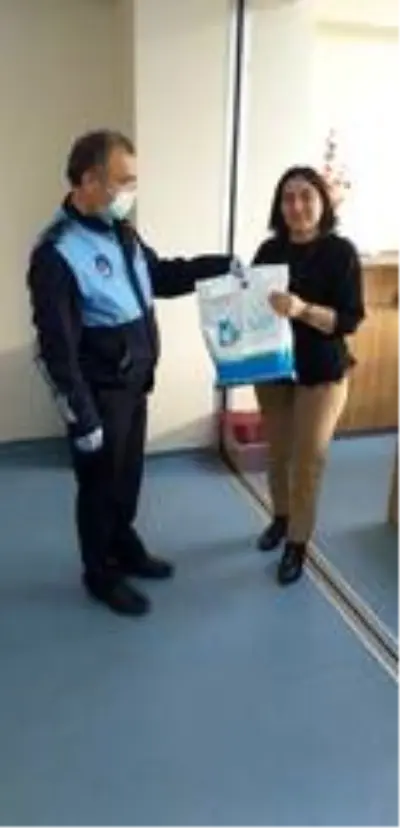 İzmit Belediyesi'nden kamu kurumlarına steril maske İzmit Belediyesi'nden kamu kurumlarına steril maske