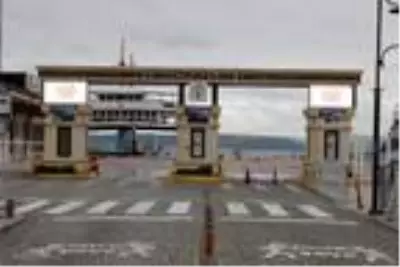 Kuzey Ege ve Güney Marmara'da feribot seferlerine fırtına engeli