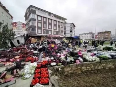 Ordu'da sebze ve meyve yüklü tır devrildi: 1 yaralı