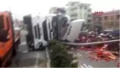 Ordu’da TIR devrildi, sebzeler yola saçıldı