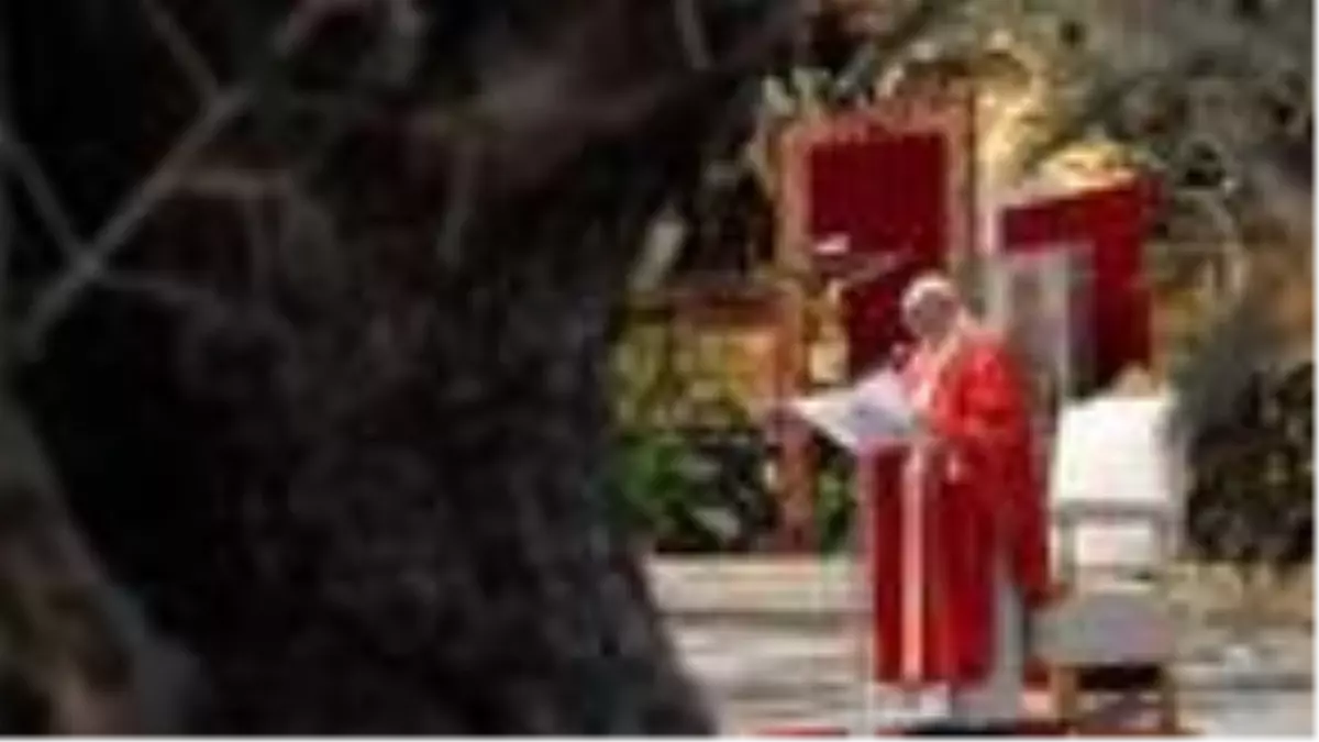 Papa Francis 'Kutsal Hafta' duasını kapalı kapılar ardında yaptı