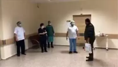 Samsun'da koronavirüs tedavisi biten 2 hasta alkışlarla taburcu edildi