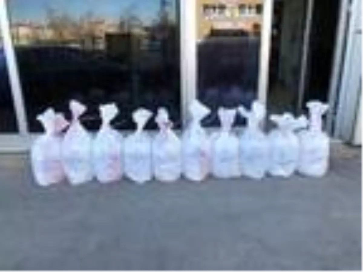 Silivri'de ele geçirilen 300 kilo saf alkol 428 litre dezenfektana dönüştürüldü