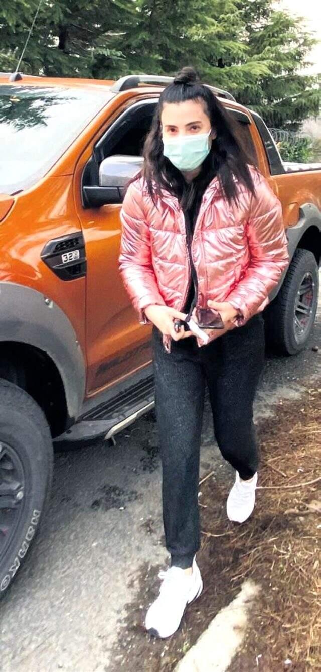 Sokağa çıkamayan Nilgün Kasapbaşoğlu'nun yardımına oyuncu Feyza Çıpa yetişti Sokağa çıkamayan Nilgün Kasapbaşoğlu'nun yardımına oyuncu Feyza Çıpa yetişti